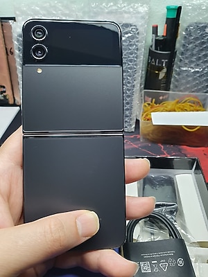 Samsung ZFlip 4 128GB Türkiye cihazı (İKİNCİ EL)