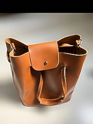 #Çanta #omuz #askısı bulunmamaktadır. #Mıknatıslı ve #fermuarsiz kapatma özelliğine sahiptir.Elde kullanmak için 30 cm s