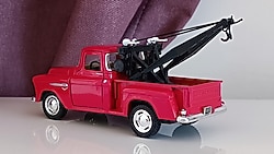 Chevy 3100 Stepside Hediyelik Oyuncak Kurtarıcı 1:32 Kinsmart