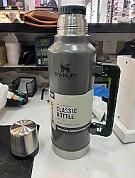 Stanley Termos 1.9 l ( sıfır )