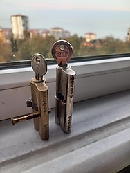 İKİ ADET ÇELİK KAPI KİLİDİ