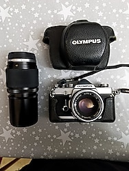Olympus OM 1 Fotoğraf Makinesi ve Teleobjektifi.