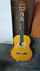 Sarı,siyah saplı klasik gitar 🎸