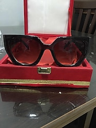 Prada kadın güneş gözlüğü…