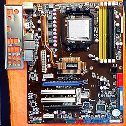 Kutusunda ASUS M3N72-D AM2+AM3 Socket NVMe M.2 SSD Destekli Anakart-(ÜCRETSİZ KARGO)