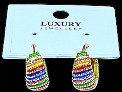 Şık , renkli , paketli sıfır çelik küpe