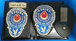 MÜKEMMEL ,YAKIN KORUMA ROZETLI CÜZDANI v KEMER ROZETI AL.SADECE YAKIN KORUMA KIMLIK KARTLI PERS.SATILIR.SIVILE SATILMAZ