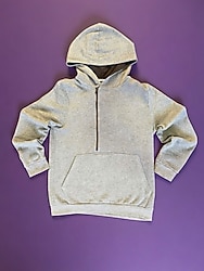 Koyu Füme yarım zip hoodie Konforlu kesim Zamansız parça.