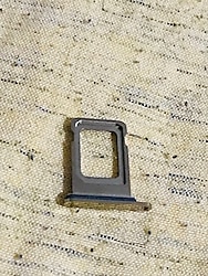 iPhone 13 Pro Max sim kart tepsisi