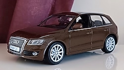 Motormax 1:24 Audi Q5 SUV