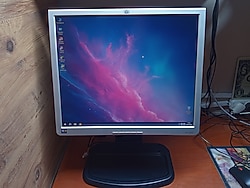 HP 19 İnç 75 Hz Pivot Monitör + Yükseklik / Eğim Ayarlanabilir Stand (L1940T)