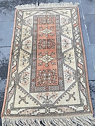 Eşsiz güzellikte eldokuması yün Milas halısı 88cm x 140cm