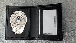 ROZETI GRI RENK.ZABITA ROZETLİ CÜZDANI SATINAL.SADECE ZABITA KURUM ADRESINE GONDERILIR.SIVIL ADRESE GÖNDERİLMEZ