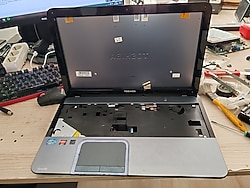 Toshiba Satellite L855 L855d S850 S855 KOMPLE KASA