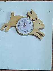 Zıplayan Tavşan Tasarımlı Ahşap Duvar Saati