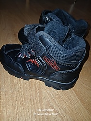 Kırmızı detaylı tasarım (bağcık ve logo kısmı) Çocuk outdoor / spor ayakkabı Siyah ana renk  Dayanıklı tabanlı, günlük k