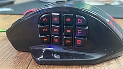 V8 gaming MMO mouse