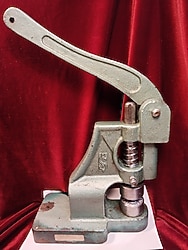 ANTİKA İŞ BANKASI 1940 LI YILLARIN SOĞUK DAMGA PRESİ.BENZERİ YOK