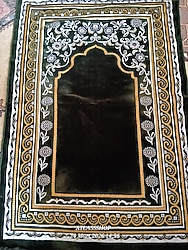 ✨ Kadife Seccade / Namazlık – Şık ve Zarif Tasarım ✨  🖤 Özel kadife dokusu sayesinde yumuşak ve rahat kullanım sunar.