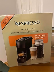 NESPRESSO C35 Essenza Mini Siyah Kahve Makinesi ve Süt Köpürtücü Aksesuar