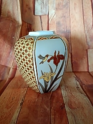 SİNEK KUŞU ve ÇİÇEK DESENLİ HANDMADE GOLD VAZO.