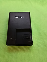 172 SONY FOTOĞRAF MAKİNASI VE KAMERALAR İÇİN BC-CSK BATARYA PİL SARJ CİHAZI ADAPTÖR 1300 TL.172