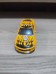 Sarı Alev Desenli Model Araba
