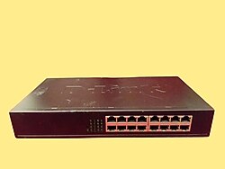 D-Link DES-1016C 16 Port 10/100 Mbps Switch