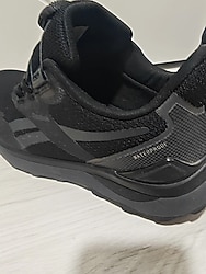 reebok su geçirmez ayakkabi