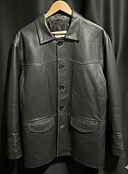 Vintage Siyah Deri Car Coat – Efsane Bir Parça! Hakiki deri, düğmeli ön, cep detayları ve hakim yaka.