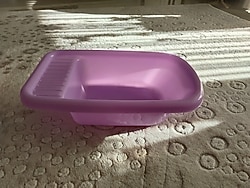 lila oyuncak bebek küveti