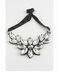 Gümüş taşlı parlak yaka kolye