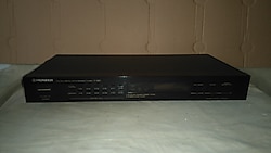 Pioneer F-551 AM/FM Digital Synhesizer Tuner