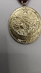 İSTİKLAL HARBİ MADALYASI(3). KIRMIZI ÜZERİ PİRİNÇ KILIÇ-AYYILDIZ VE DÜRBÜN KURDELALI ÜST DÜZEY 1 e 1 REPLİKASIDIR 353