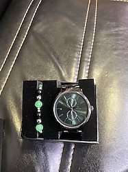 Sıfır ayarında saat jelatinli üstünde siyah demir kordonlu