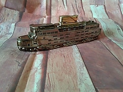 GEMİ FORMUNDA HARİKA BİR MASA ÇAKMAĞI TAM BİR KOLEKSİYONLUK.