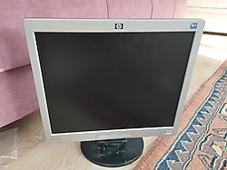 LG ve HP marka monitör iki adet