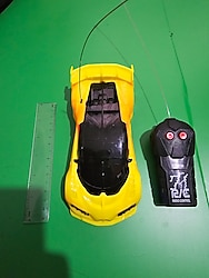 Uzaktan kumandalı araba