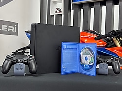 PlayStation 4 Slim 500GB Çift Kol + Pes 2021 Oyun CD’si (İKİNCİ EL)