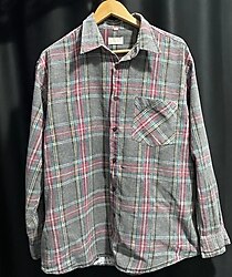 Gri Fonda Patlayan Renkler: Vintage flannel gömlek – kırmızı, yeşil, sarı çizgilerle kışa renk kat!