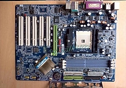 GiGABYTE GA-K8NS 754 Pin AGP DDR Anakart
