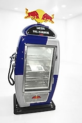 Dikkat Fiyat 110 bin TL Orijinal Red Bull Vintage Show Dekor Dolabı Koleksiyonluk, Nadir, Mekanınıza Retro Hava Katacak.