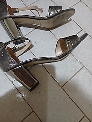 Sıfır topuklu sandalet