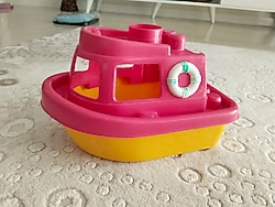 büyük oyuncak gemi