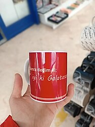 Kırmızı Galatasaray yazılı Kupa