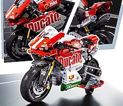 Lego Technic Ducato V4 Motorsiklet