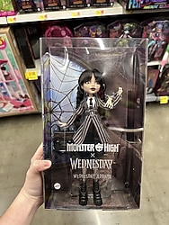 Monster High Wednesday Addams Okul Üniformalı Bebek HXJ04