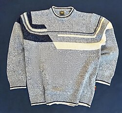 Vintage Geometrik Desenli Kazak. 90’ların ikonik dokusunu taşıyan, özel desenli vintage kazak.