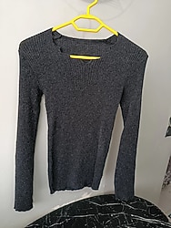 Bluz grui renk kolunda leke var çıkar tahminen kullanılmadı