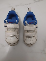 ORİJİNAL NİKE 22.5 NUMARA BEBEK AYAKKABI..Made in İNDENOSİA..Resimdeki gibidir..